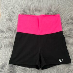 🛍️5️⃣ / 💲2️⃣5️⃣🛍️ - NWOT Pink and Black Two-Tone Athletic Shorts